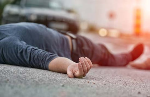 மோட்டார்சைக்கிளில் இருந்து தவறி விழுந்து தொழிலாளி சாவு