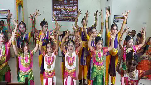 பள்ளி குழந்தைகள் பரதநாட்டியம் ஆடியபோது எடுத்தபடம்.