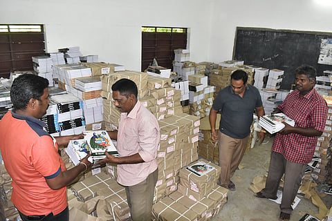 2-ம் பருவ பாட புத்தகங்கள், நோட்டு அனுப்பும் பணி தீவிரம்
