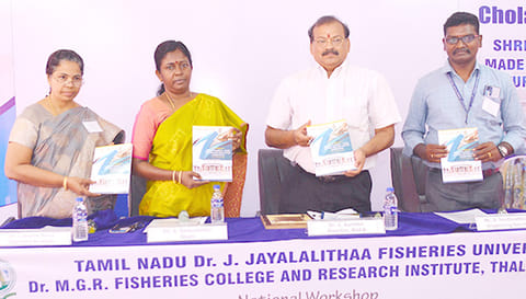 இறால் வளர்ப்பு குறித்த கையேடு வெளியிடபட்டது.