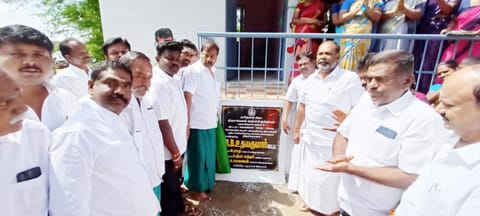 வையம்பட்டி கிராமத்தில்  அங்கன்வாடி மையத்தை முன்னாள் அமைச்சர் ஆர்.பி. உதயகுமார் திறந்து வைத்தார்.&nbsp;
