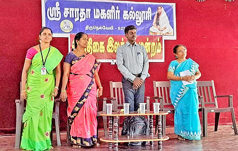 பொதிகை இலக்கிய மன்றத்தின் சார்பில் சிறப்பு சொற்பொழிவு நிகழ்ச்சி நடைபெற்ற காட்சி