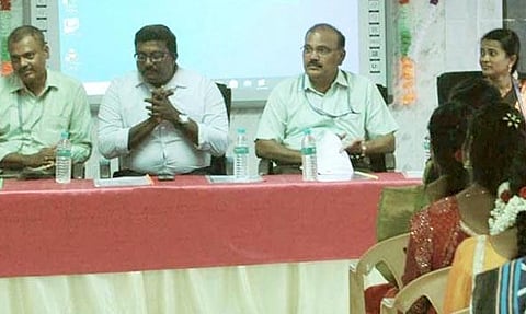 கருத்தரங்கில் பங்கேற்றவர்கள்.