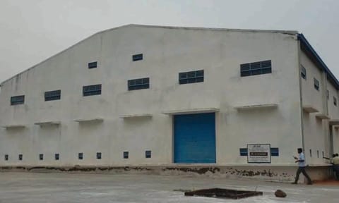 வினோத வண்டுகள் புகுந்ததாக கூறப்படும் குடோனை படத்தில் காணலாம்.&nbsp;