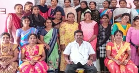 பாராட்டு விழா நடைபெற்றபோது எடுத்தபடம்.