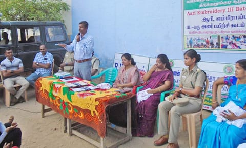 களக்காட்டில் பெண்களுக்கு தையல் அழகுகலை பயிற்சி தொடக்க விழா நடைபெற்ற போது எடுத்தபடம்.