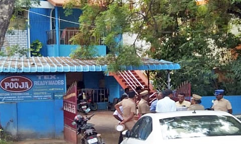 கொள்ளை நடந்த வீடு.