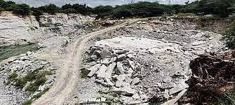 கல்குவாரியில்  வெடிபொருட்கள் பறிமுதல்