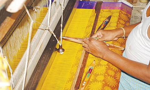 நைஸ்ரக கைத்தறி நெசவாளர்களுக்கு  கூலி உயர்வு-தீபாவளி போனஸ்