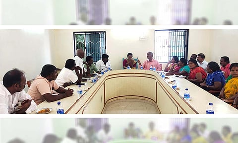 பேரூராட்சி மன்றத் தலைவர் கோமதி சங்கரி சுந்தர வடிவேலு தலைமையில், துணைத்தலைவர் லட்சுமி ராமன், செயல் அலுவலர் நவநீதகிருஷ்ணன் ஆகியோர் முன்னிலையில் கூட்டம் நடைபெற்ற போது எடுத்த படம்.