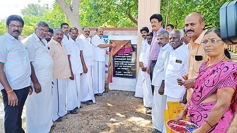 பேவர் பிளாக் சாலை திறப்பு விழாவில் கடம்பூர் ராஜூ எம்.எல்.ஏ. கலந்து கொண்டு கல்வெட்டை திறந்து வைத்த காட்சி.
