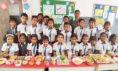 போட்டியில் பங்கேற்ற மாணவ, மாணவிகள்.