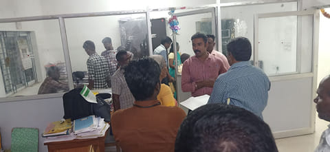 வேளாண்துறை அலுவலகத்தில் லஞ்ச ஒழிப்பு போலீசா சோதனை நடத்தினர்.&nbsp;