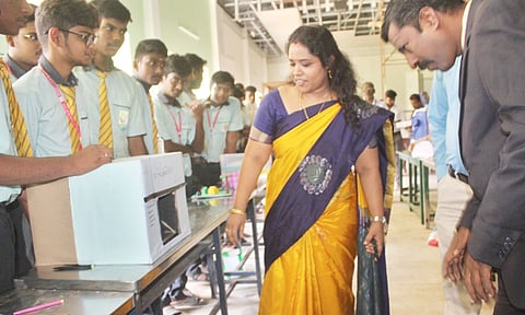 அறிவியல் கண்காட்சி நடந்தது.