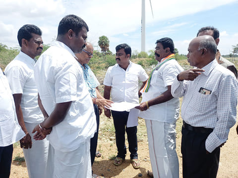 சுரண்டையில் பஸ் டெப்போ அமைக்கும் இடத்தை பழனி நாடார் எம்.எல்.ஏ., நகர மன்ற தலைவர் வள்ளி முருகன் ஆகியோர் ஆய்வு செய்தனர்.