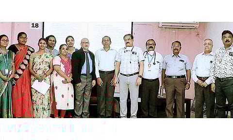 ஆறுபடைவீடு மருத்துவக் கல்லூரியில் மருத்துவ சேவை கருத்தரங்கம் நடந்த காட்சி.