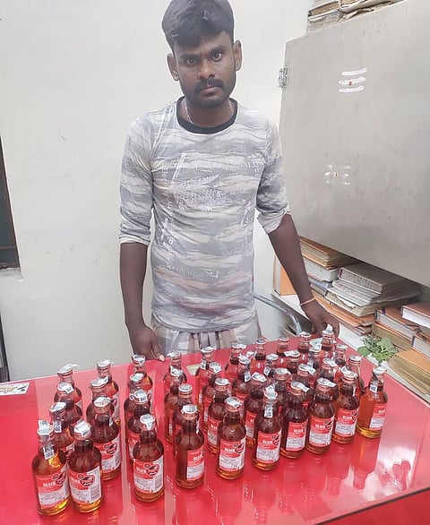 அனுமதியின்றி மது விற்ற 3 பேர் கைது