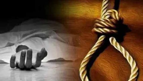 பொள்ளாச்சியில் வாலிபர் தற்கொலை