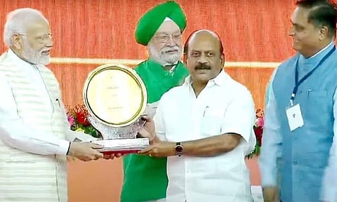 அனைவருக்கும் வீடு திட்டத்தில் தமிழகம் 3வது இடம்: விருது வழங்கினார் பிரதமர் மோடி