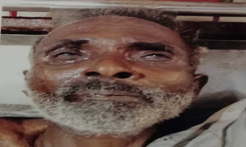 பார்வதிபுரம் மேம்பாலம் அருகில் மயங்கிய நிலையில் கிடந்த முதியவர்