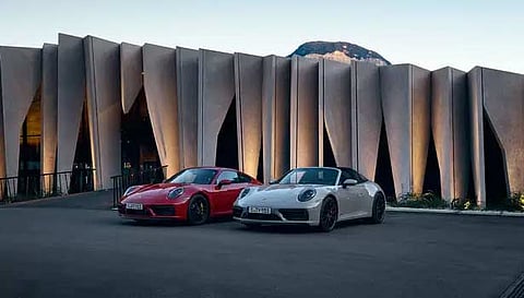 ட்வின் டர்போசார்ஜ்டு என்ஜின் கொண்ட போர்ஷேவின் புது ஸ்போர்ட்ஸ் கார் அறிமுகம்