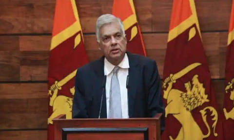 இலங்கை அதிபருக்கான அதிகாரங்கள் குறைப்பு சட்டத் திருத்தத்துக்கு பாராளுமன்றம் ஒப்புதல்