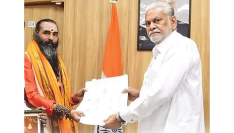 ஸ்ரீ விஸ்வகர்மா காயத்ரி தேவி கோவில் அடிக்கல் நாட்டு விழாவில் பிரதமருக்கு அழைப்பிதழ்.