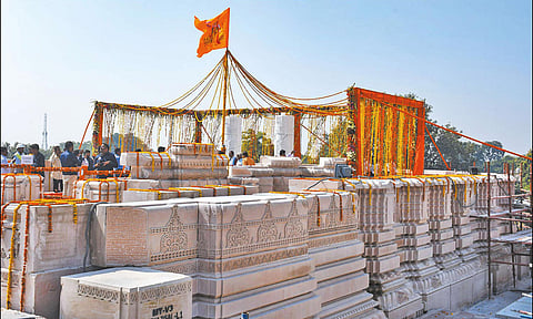 அயோத்தியில் ராமர் கோவில் கட்ட பயன்படுத்தப்பட உள்ள செதுக்கப்பட்ட கற்களை படத்தில் காணலாம்.