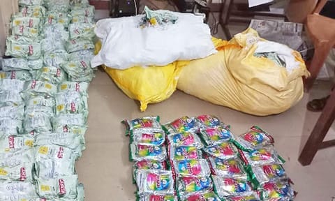 தோட்டத்தில் மூட்டை மூட்டையாக குட்கா பதுக்கல்- பஞ்சாயத்து உறுப்பினரின் கணவர் கைது