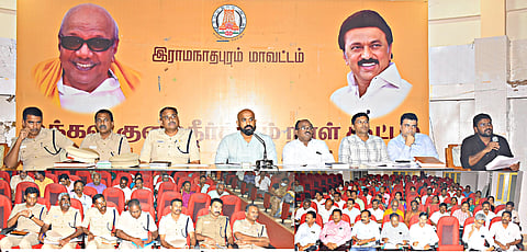 தேவர் குருபூஜை விழாவையொட்டி  முன்னேற்பாடு பணிகள் தொடர்பான ஆய்வுக் கூட்டம் கலெக்டர் ஜானி டாம் வர்கீஸ் தலைமையில் நடந்தது. அருகில்  போலீஸ் சூப்பிரண்டு தங்கத்துரை மற்றும் பலர் உள்ளனர்.
