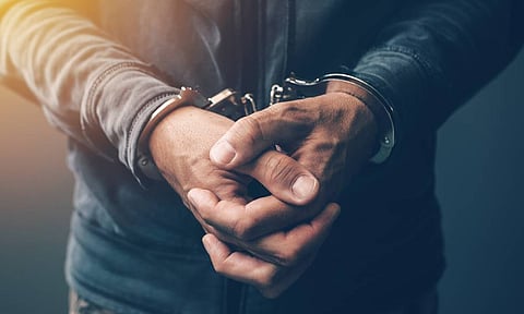 உவரி அருகே ஆட்டோவில் கடத்திய  வெள்ளை மண்எண்ணை பறிமுதல்-டிரைவர் கைது