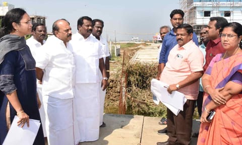 அடையாறு ஆற்றில் வெள்ள தடுப்பு பணிகளை அமைச்சர் தா.மோ.அன்பரசன் ஆய்வு