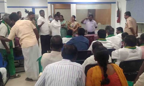 பேச்சுவார்த்தை நடைபெற்ற காட்சி.