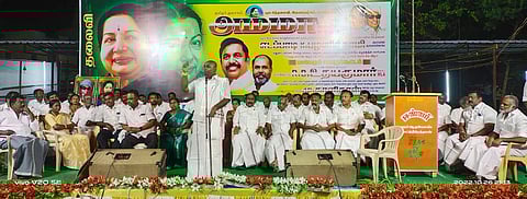 பொதுக்கூட்டத்தில் முன்னாள் அமைச்சர் ஆர்.பி.உதயகுமார் பேசினார்.