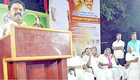 பொதுக்கூட்டத்தில் முன்னாள் அமைச்சர் காமராஜ் பேசினார்.