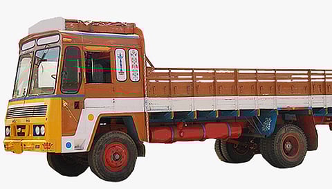 குமாரபாளையம் அருகே லாரியை கடத்திய 3 வாலிபர்கள் கைது