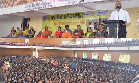கருத்தரங்கில் கலெக்டர் ஜானி டாம் வர்கீஸ் பேசிய காட்சி.
