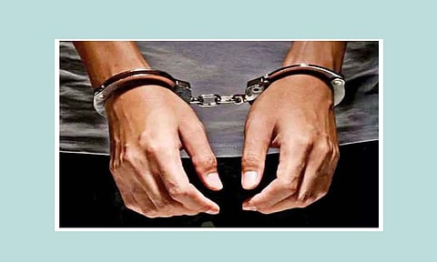 சங்கரன்கோவிலில்  செல்போன் கடையில் போன் திருடியவர் கைது