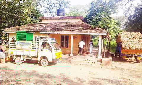 கூடலூரில் புதிதாக திறக்கப்பட்ட நெல்கொள்முதல் நிலையம்.