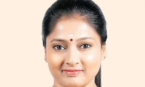 டுவிட்டரில் சர்ச்சைக்குரிய வகையில் குண்டுவெடிப்பு பற்றி எந்த பதிவும் செய்யவில்லை-  நடிகை காயத்ரி ரகுராம்