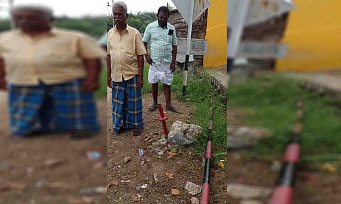 சேதப்படுத்தியுள்ள அரசியல் கட்சி கொடி கம்பங்களை படத்தில் காணலாம்.