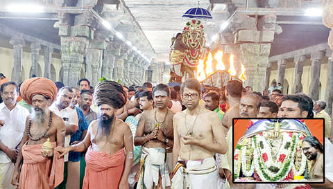 விழாவில் தருமபுரம் ஆதீனம் பங்கேற்றார் (சிறப்பு அலங்காரத்தில் முருகர்).