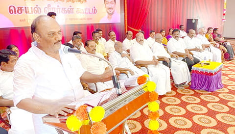 கூட்டத்தில் மத்திய மாவட்ட செயலாளர் துரை.சந்திரசேகரன் எம்.எல்.ஏ. பேசினார்.