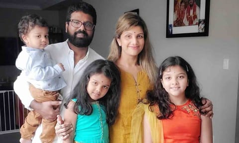 கார் விபத்தில் சிக்கிய ரம்பா- அவரது மகள் மருத்துவமனையில் அனுமதி