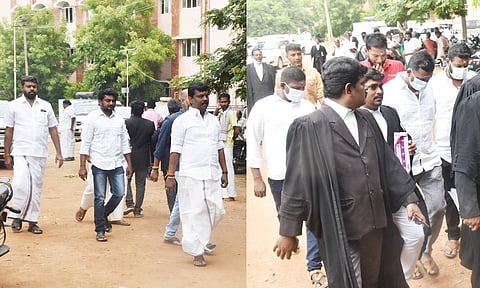 ராமஜெயம் கொலை வழக்கில் சந்தேகப்படும் நபர்கள் என 13 ரவுடிகளிடம் உண்மை கண்டறியும் சோதனை நடத்த அனுமதி கோரும் வழக்கில் அவர்கள் இன்று திருச்சி கோர்ட்டில் ஆஜராக வந்த காட்சி