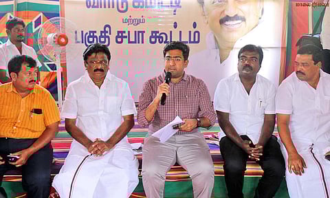 பாளை அன்புநகரில் நடைபெற்ற பகுதிசபா கூட்டத்தில் கலெக்டர் விஷ்ணு பேசிய காட்சி. அருகில் அப்துல்வகாப் எம்.எல்.ஏ. உள்ளார்.