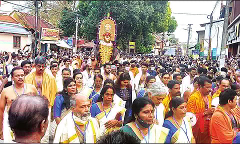 ஆராட்டு ஊர்வலம் நடந்த போது எடுத்த படம்.