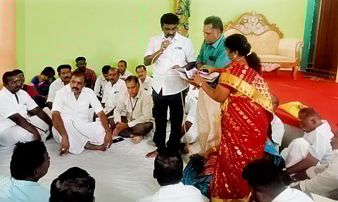 வார்டு சபை கூட்டத்தில் வெங்கடேசன் எம்.எல்.ஏ பொதுமக்களின் கோரிக்கைகளை கேட்டறிந்தார்.
