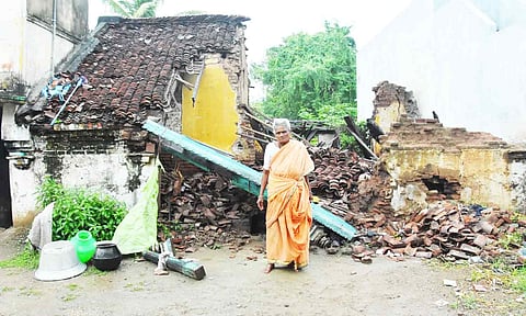 மழையால் வீடு இடிந்து சேதம்