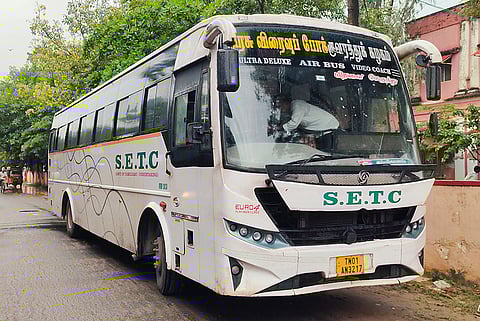 ஜப்தி செய்யப்பட்ட அரசு பஸ்.